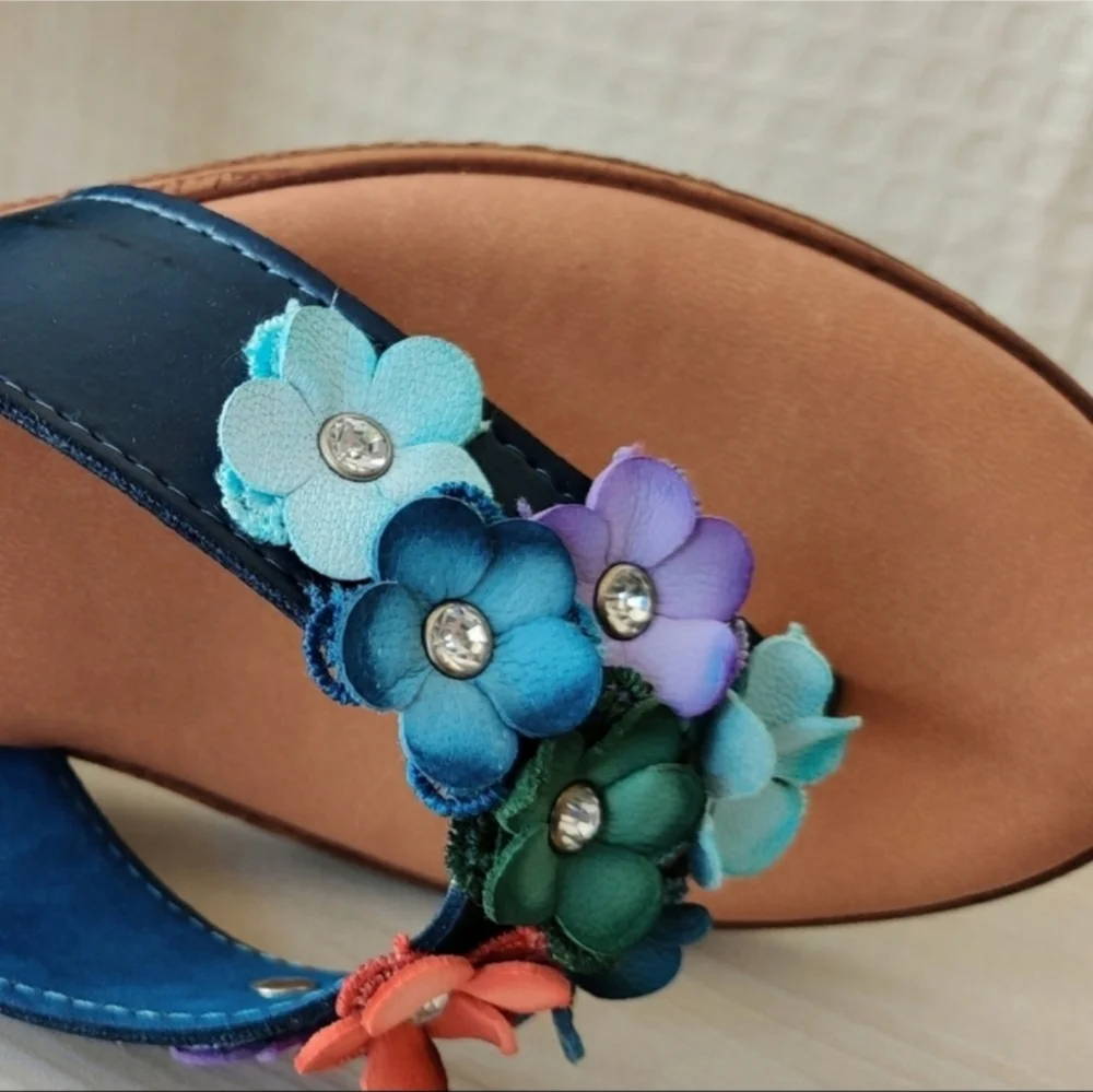 Tuscany By Easy Street Giordana Women’s Blue Wedge Floral Sandals Size 8W
